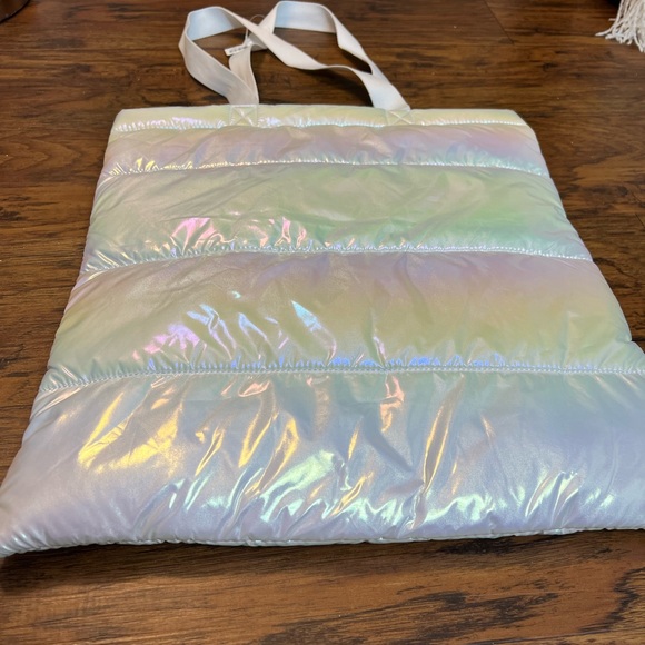 BATH & BODY WORKS WHITE IRIDESCENT PUFFER TOTE GIFT BAG BLACK FRIDAY 2023 - Picture 2 of 8